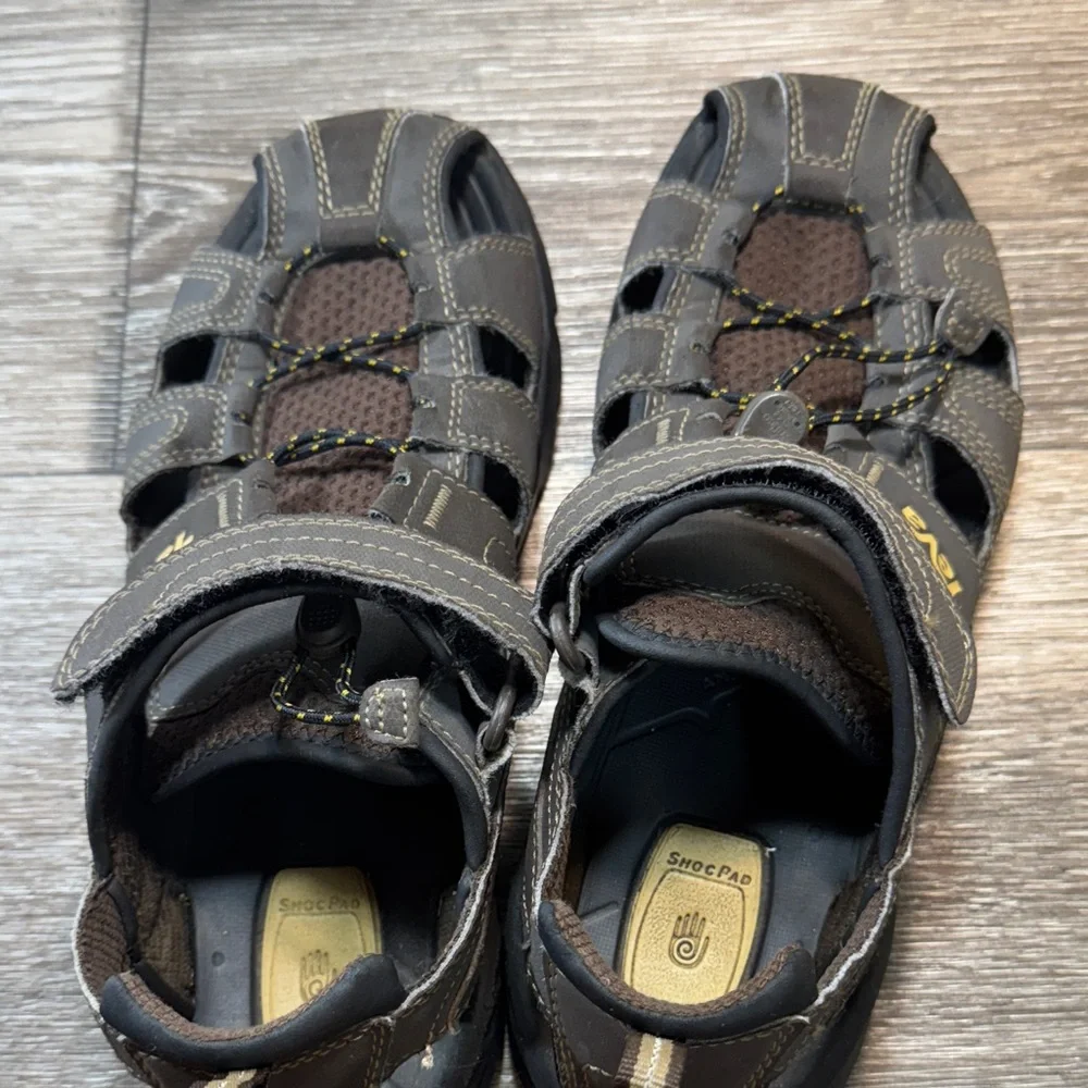 Teva men’s Sandals size 8 (s99)